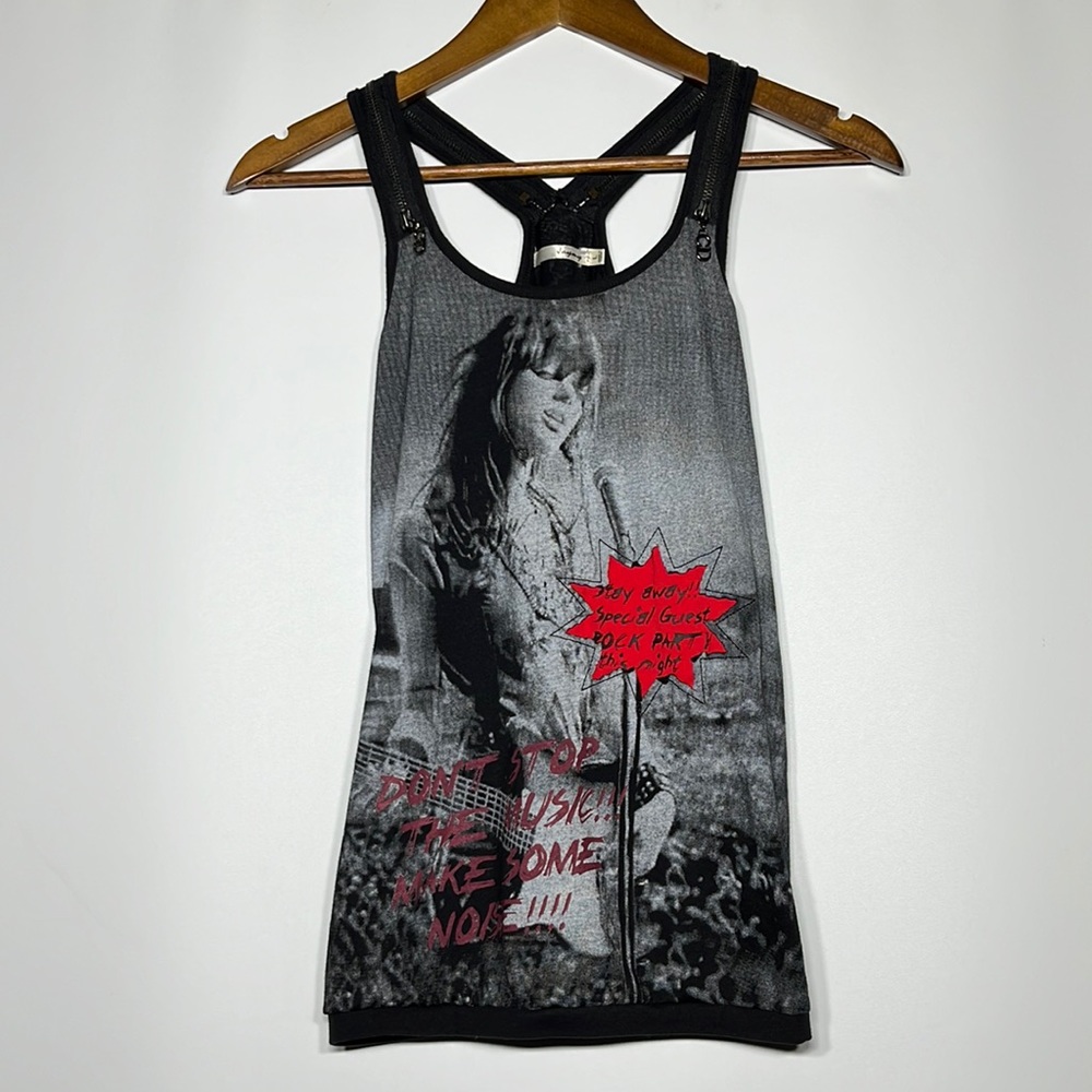 Cute tank top with zippers